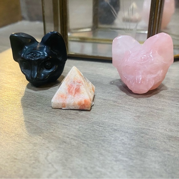 Black Goldsheen Obsidian Carved Cat With 3rd Eye Crystal Figurine - Picture 3 of 3